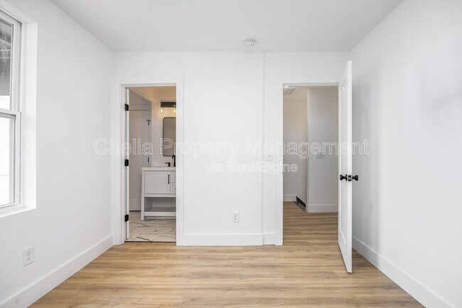 Building Photo - 1012 Debow St