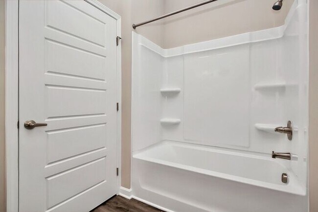 Building Photo - Renovated Mallard Creek Apartment for Lease!