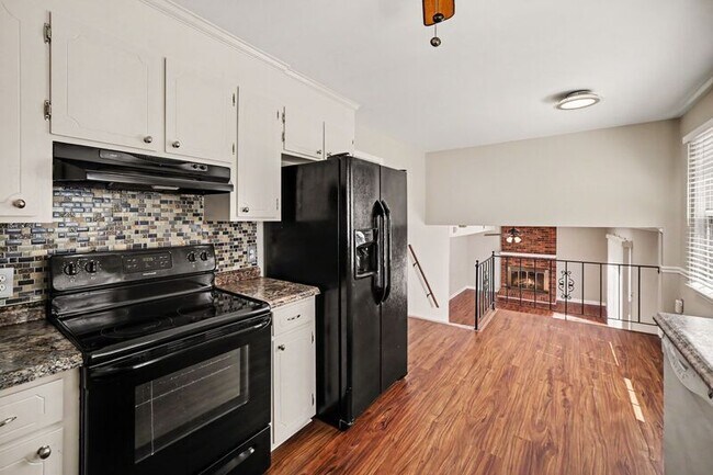Building Photo - 8301 Nathanael Greene Ln