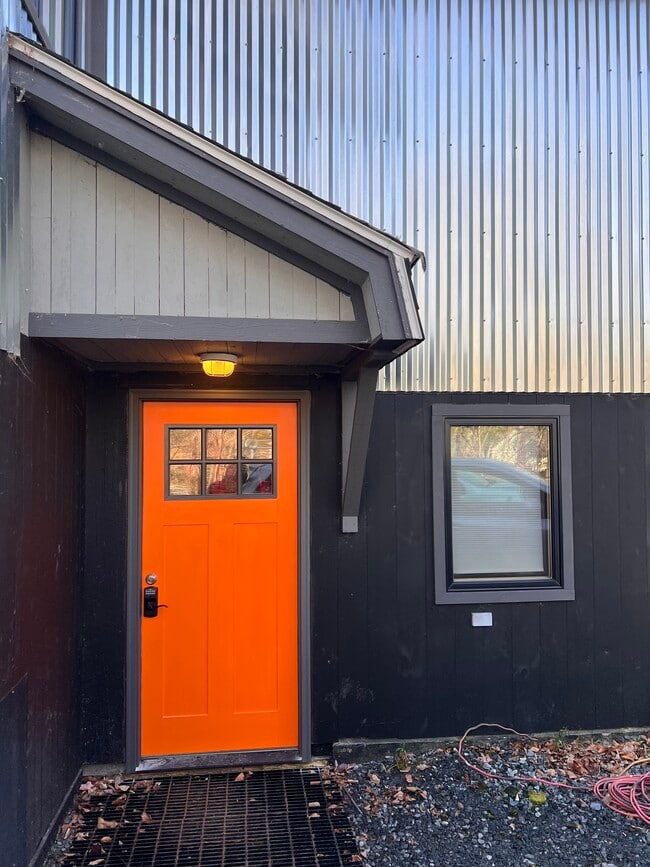 Building Photo - 51 Bluebrook Rd