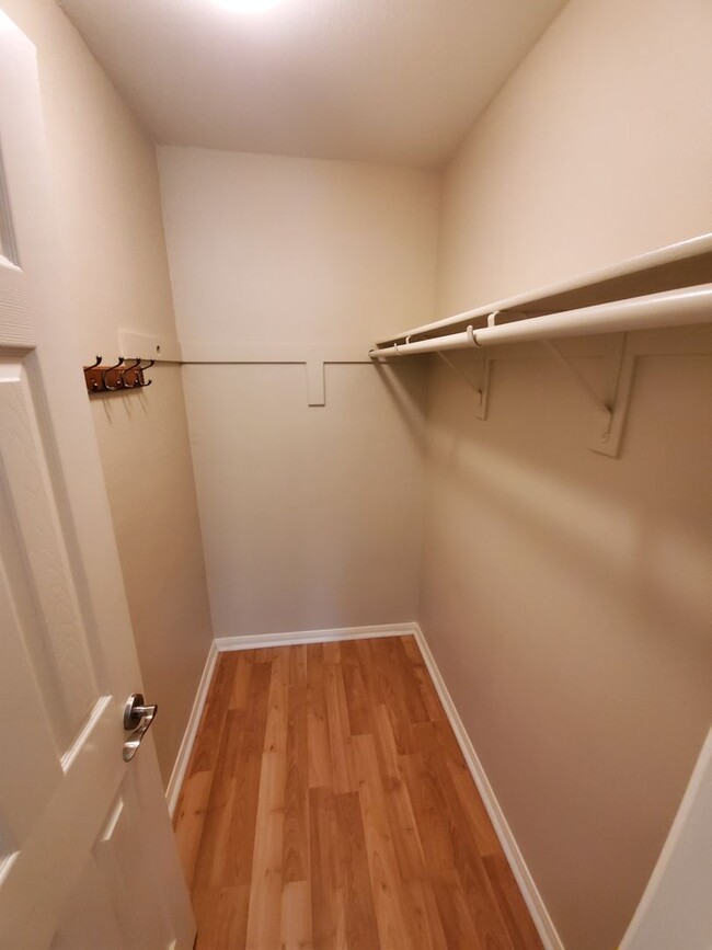 Building Photo - Upgraded 1 Bedroom 1 Bath with Balcony in ...