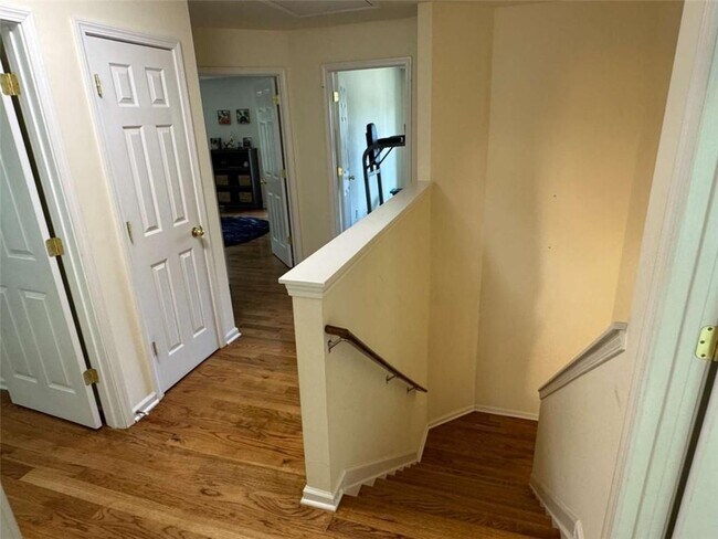 Building Photo - 3010 Ridge Oak Dr