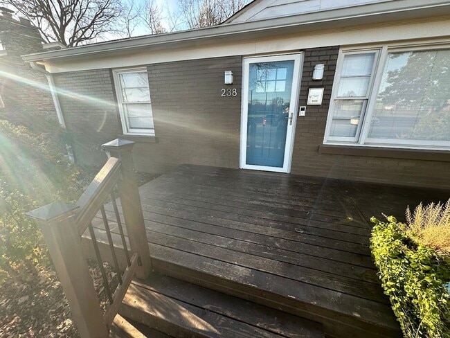 Building Photo - Beautiful House in Picadome! Off-Street Parking, W/D, Breakfast Bar, Deck, Fenced Backyard!