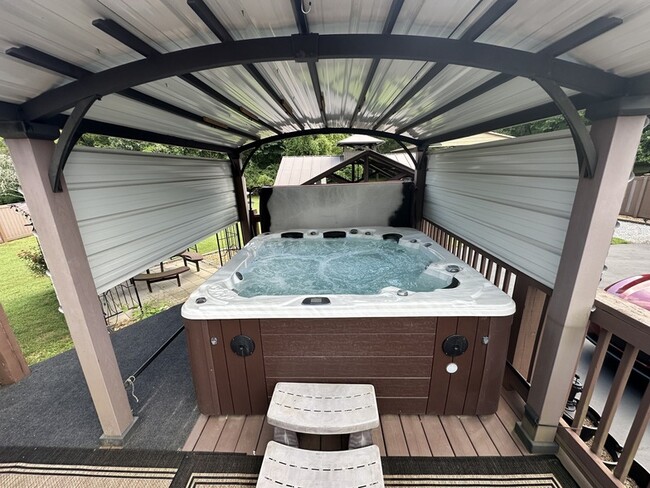 Building Photo - 808 Water View Terrace