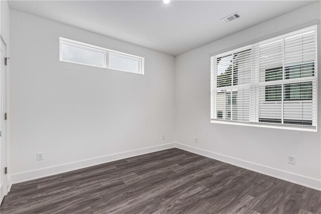 Building Photo - 1815 Gotham Ln NE