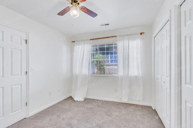 Building Photo - 975 S 250 W St