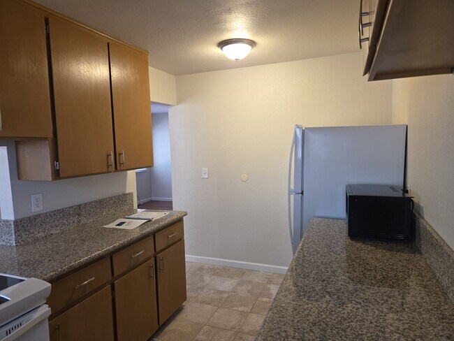 Building Photo - Unfurnished three bedroom house in Al Tahoe