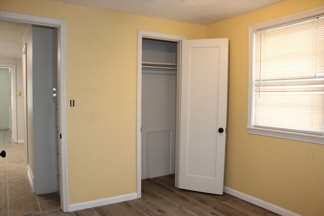 Building Photo - 760-762 N 100 W