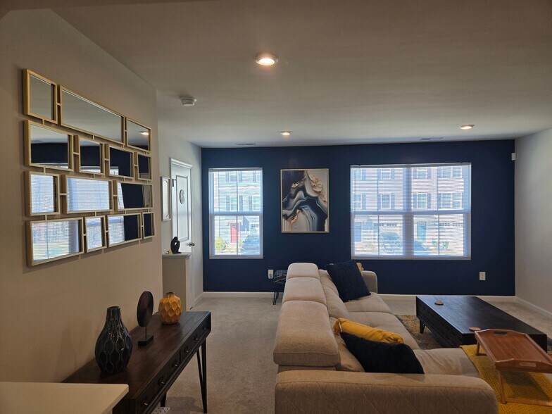 Building Photo - 4205 Shiner Ln