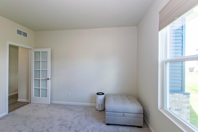 Building Photo - 717 Risdon Trail S