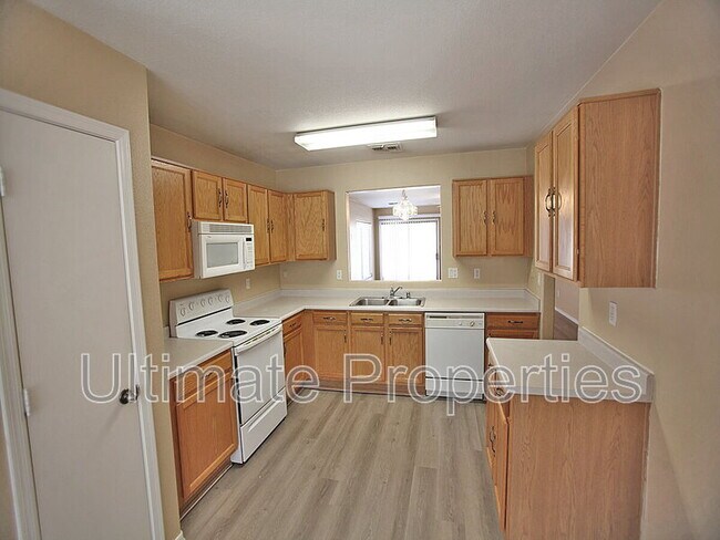 Building Photo - 12706 W Ash St