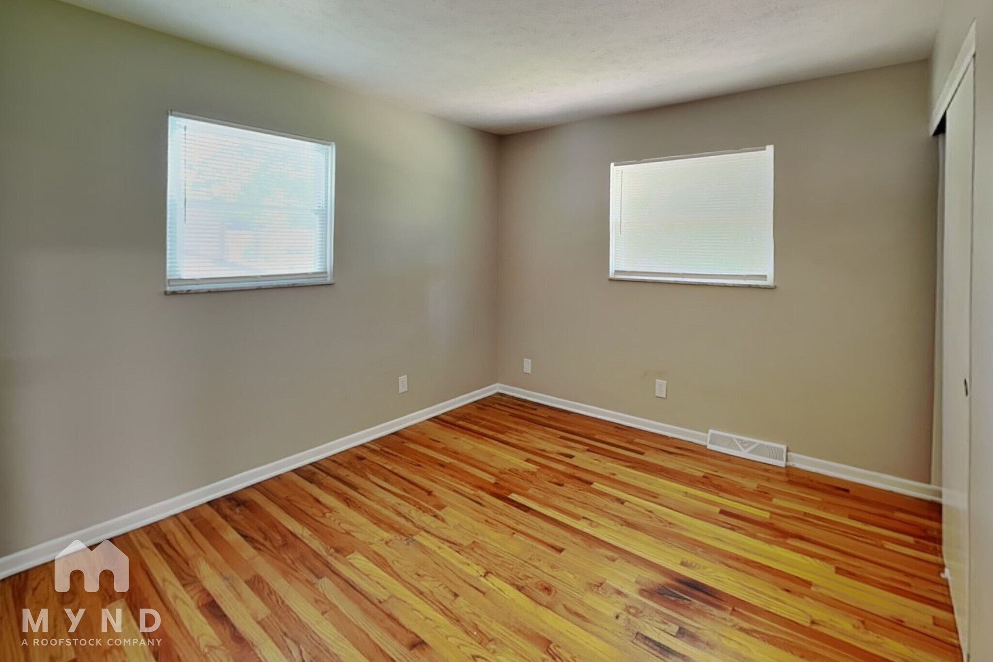 Building Photo - 5621 Oakmont Dr