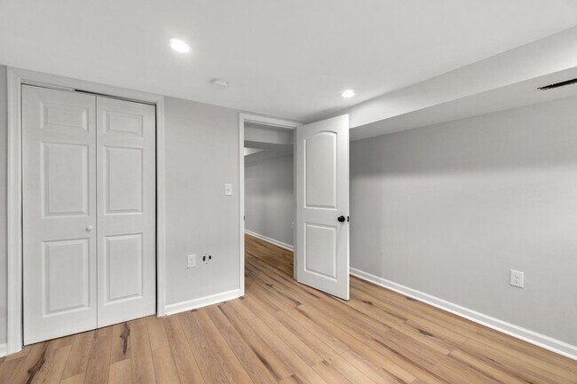 Building Photo - 2526 E Fayette St