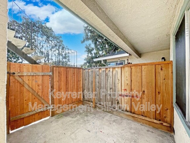 Building Photo - 889 Canfield Ct