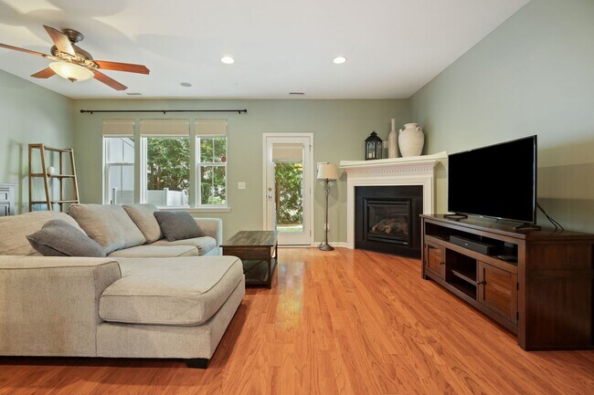 Building Photo - Beautiful 3-Bedroom Townhome in North Raleigh