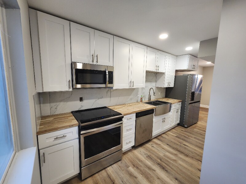 Building Photo - 390 W Lake Ave NW