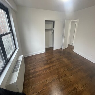 Building Photo - 405 E 88th St