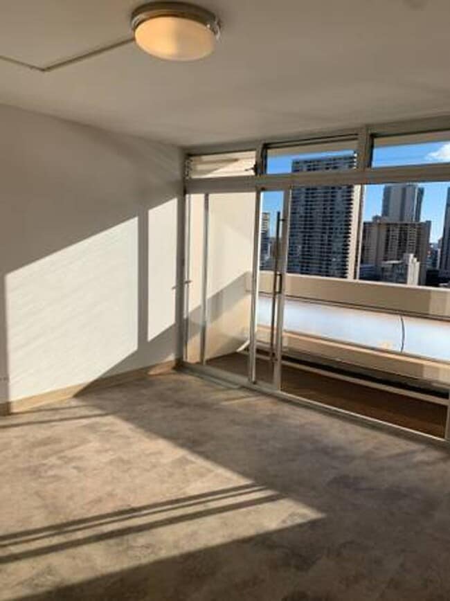 Building Photo - Great Amenities and Great Location!