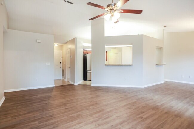 Building Photo - 380 Willow Green Dr