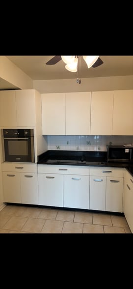 Building Photo - 3600 N Lake Shore Dr