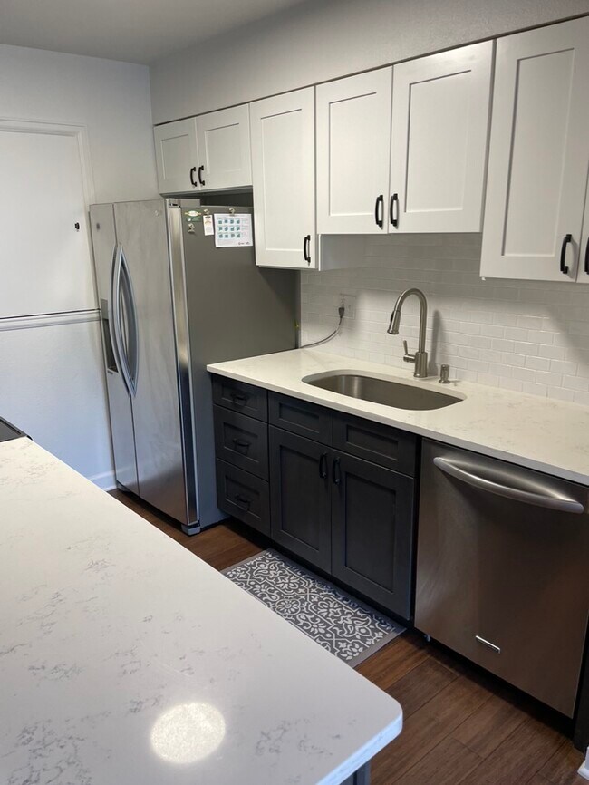 Kitchen - 27 Centaur Ct