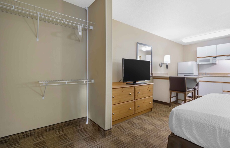 Building Photo - Furnished Studio-Seattle - Bellevue - Fact...