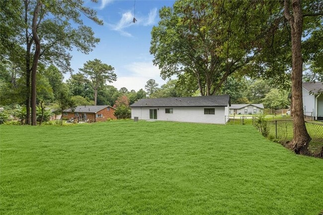 Building Photo - 6073 Fieldcrest Dr