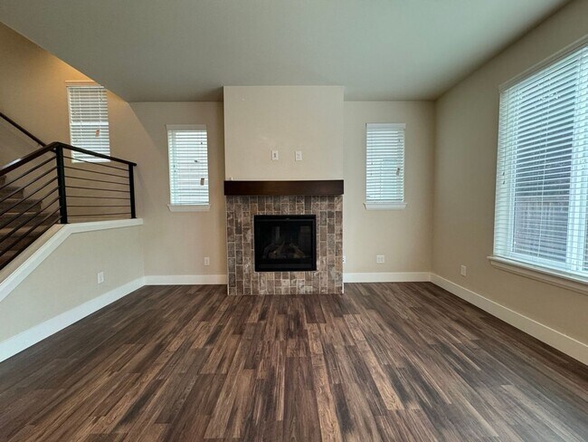 Building Photo - Gorgeous 4BR, 3.5BA Gem in Kingstone Community, Lynnwood,