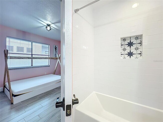 Building Photo - 1681 Walnut Ave