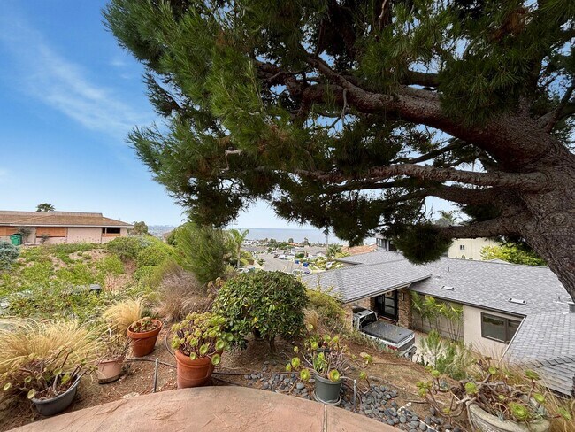 Building Photo - Beautifully Renovated 3BD/2.5BA House in L...