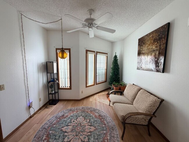 Building Photo - 7904 Shelter Island Way