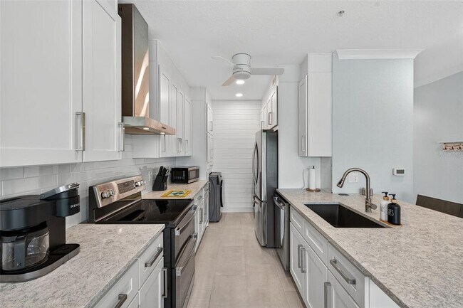 Building Photo - 210 3rd St W