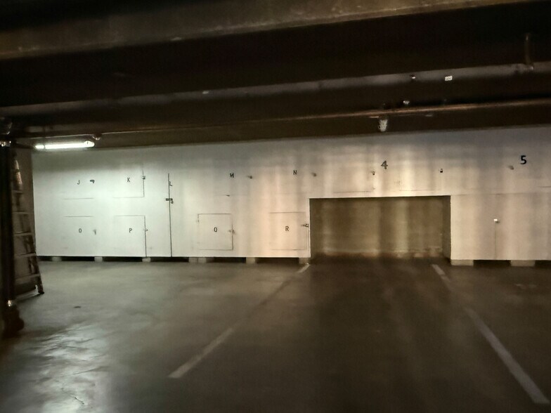 Building Photo - 250 Linden Ave