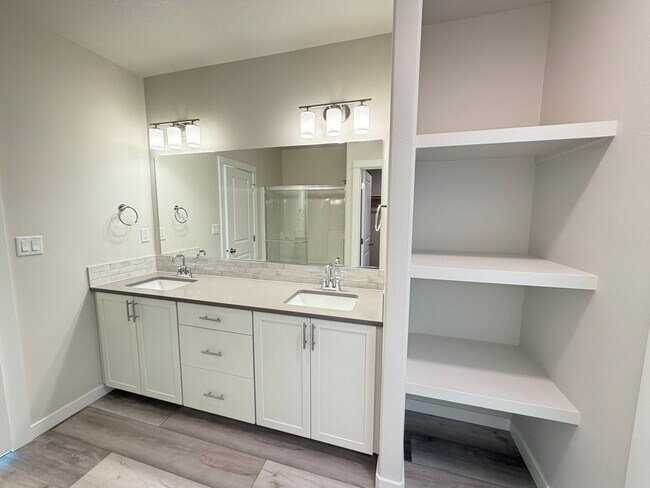 Building Photo - Brand New Hayden Home