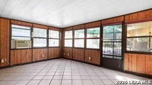 Building Photo - 1049 Ivy Ln