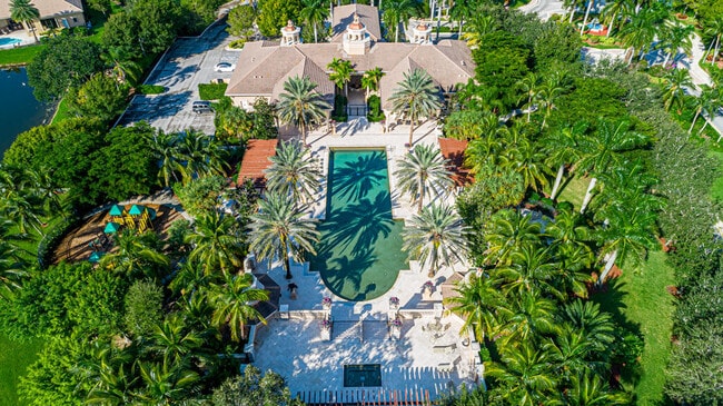 Building Photo - 10513 Versailles Blvd