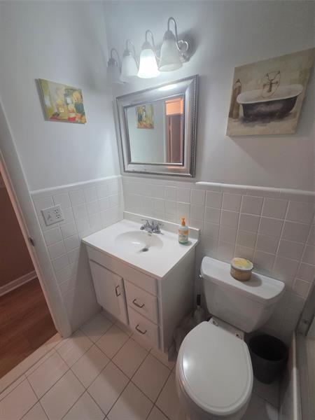 Building Photo - 1920 NE 51st Ct