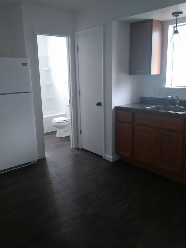 Building Photo - Grant Duplex