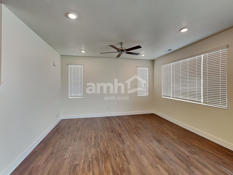 Building Photo - 818 S Oak St