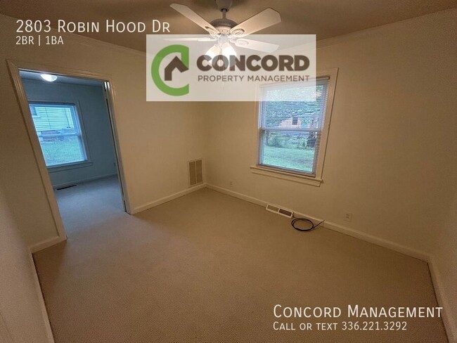 Building Photo - 2803 Robin Hood Dr