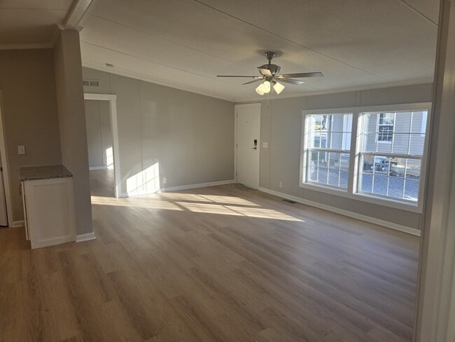 Building Photo - 223 E Park Ave