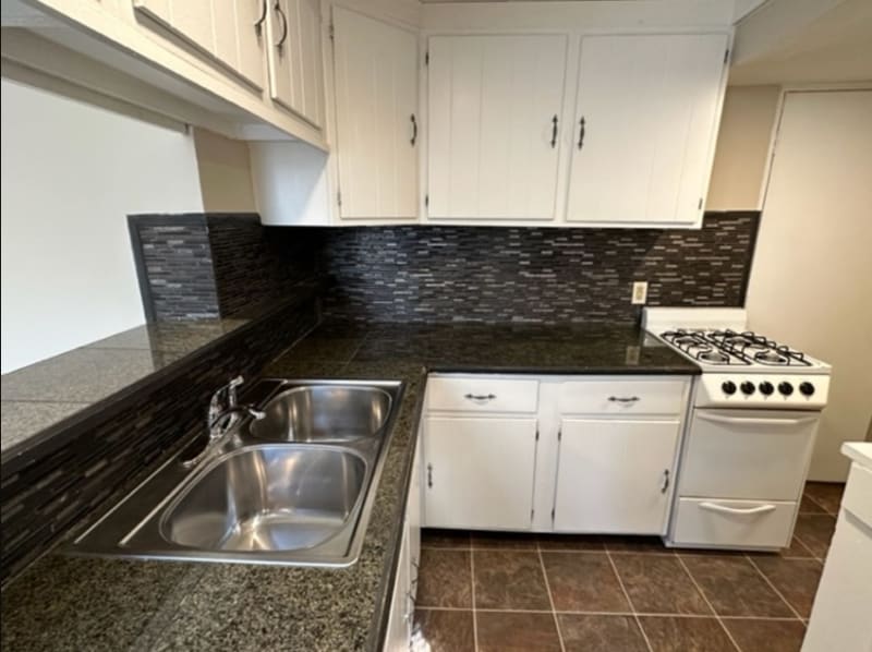 Building Photo - 2500 N Bartlett Ave