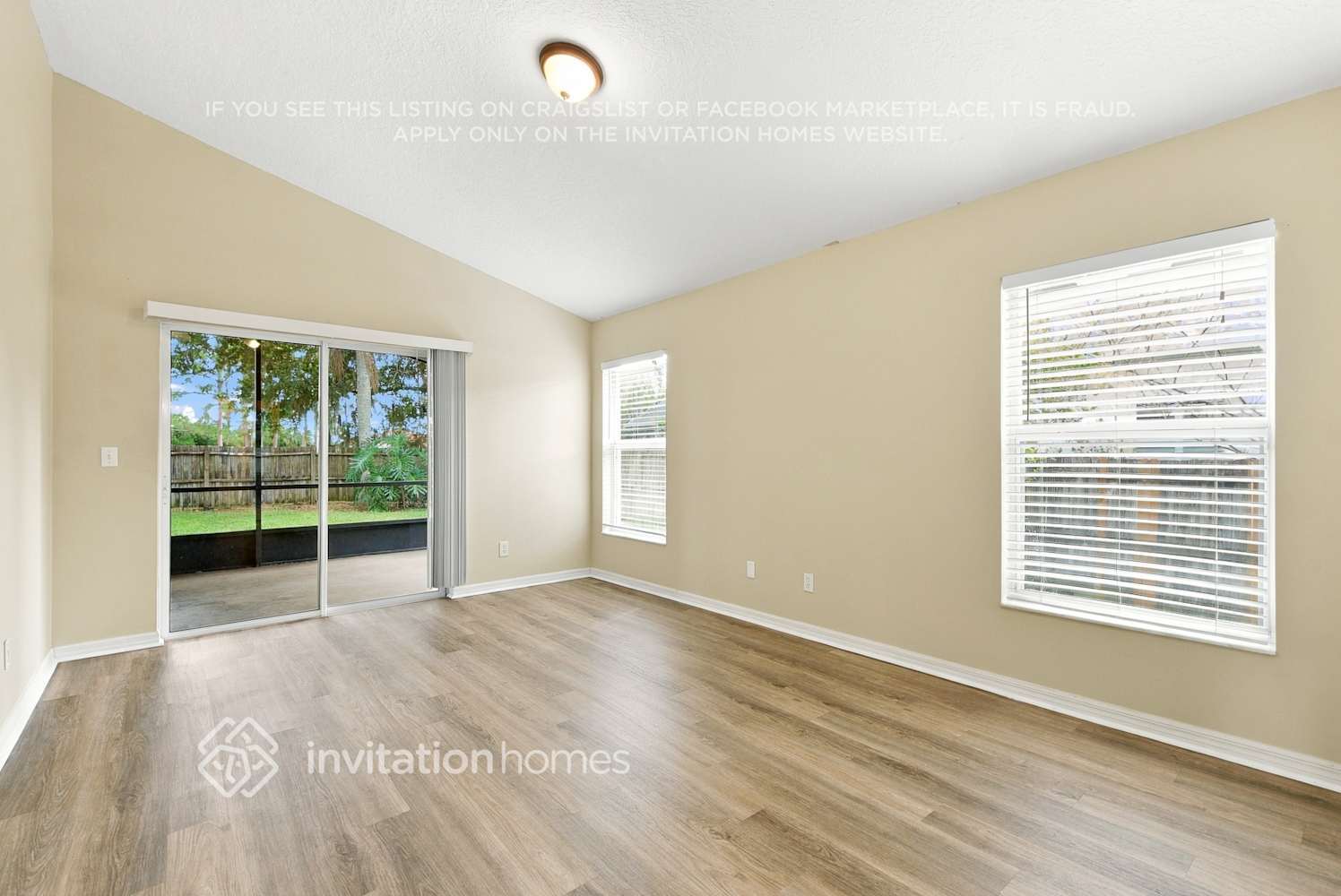 Building Photo - 300 Balogh Pl