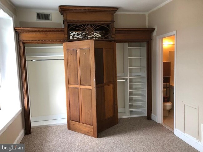 Building Photo - 1906 Fairmount Ave