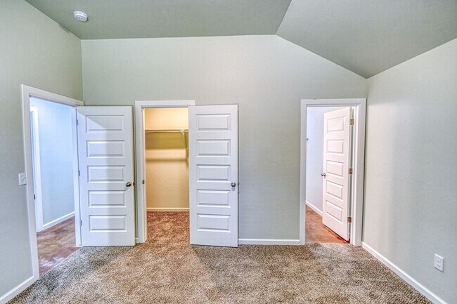 Building Photo - 2713 Clifton Ter