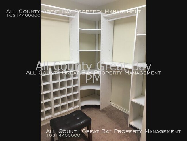 Building Photo - 5 Windjammer Xing