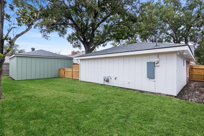 Building Photo - 6115 Lymbar Dr