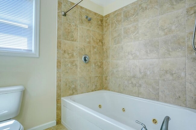 Building Photo - Charming 3-Bedroom Home with Coastal Count...