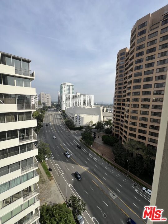 Building Photo - 10445 Wilshire Blvd