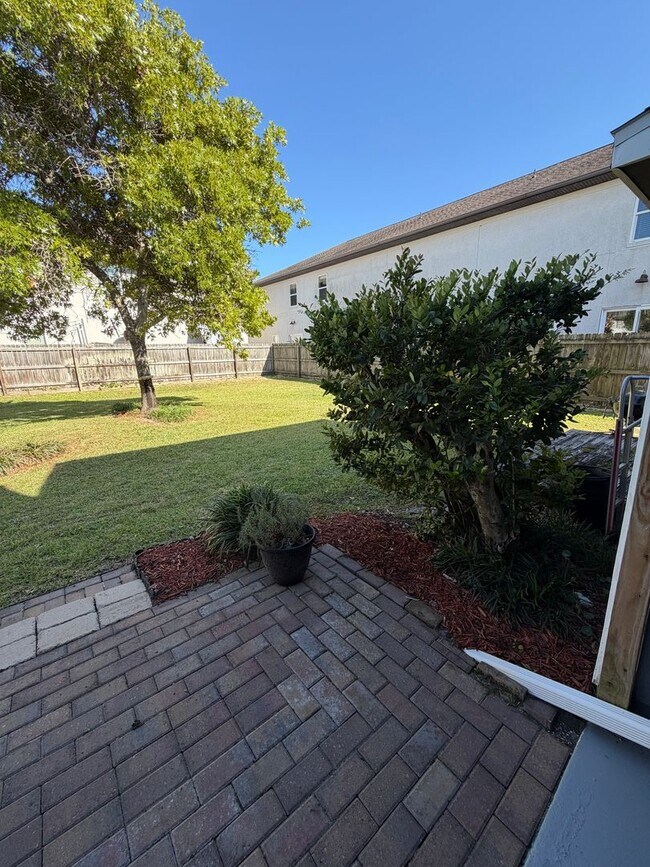 Building Photo - Coastal Living in the Heart of Destin